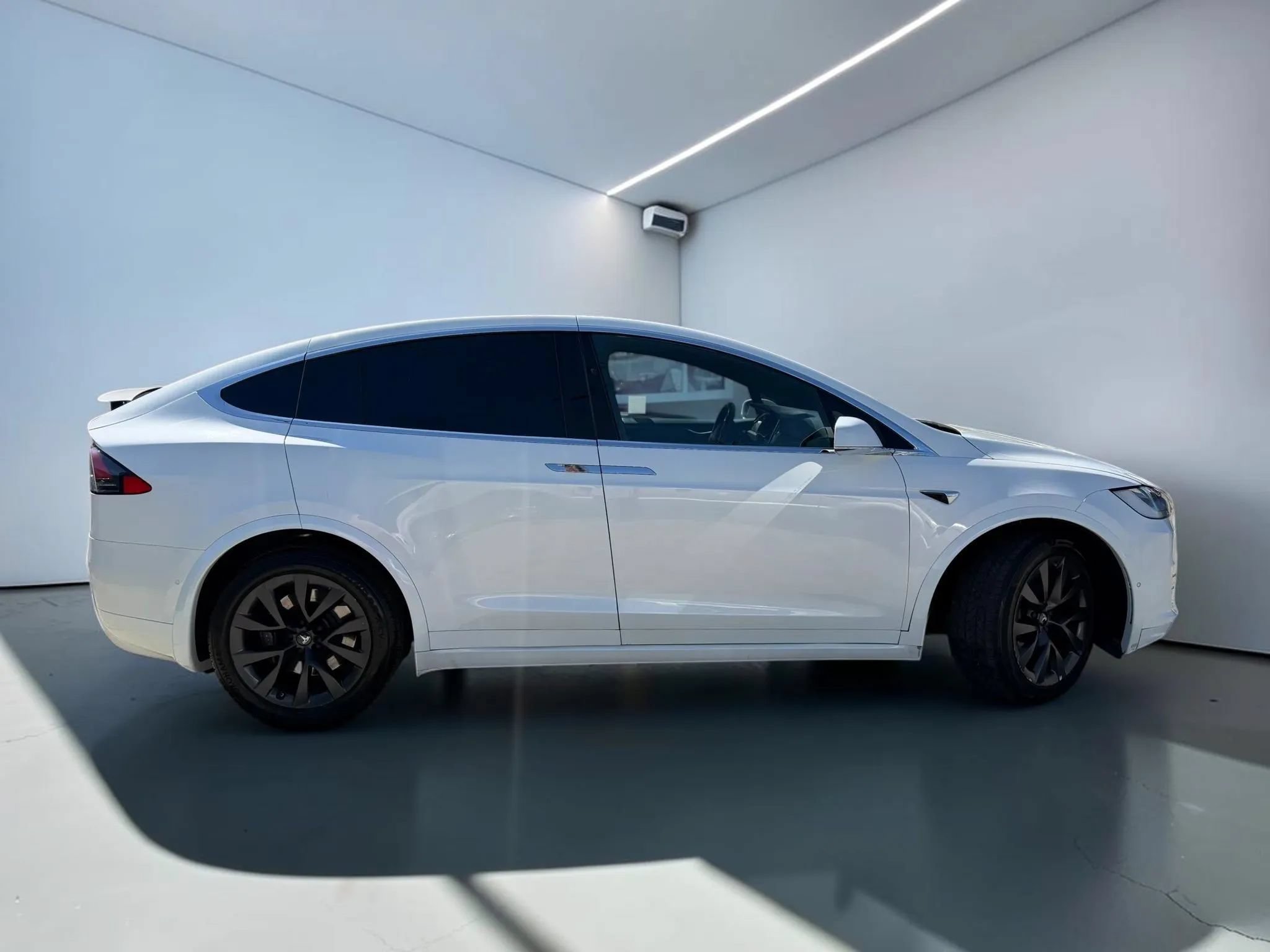 Used 2017 Tesla Model X 75D AWD/4WD image 2
