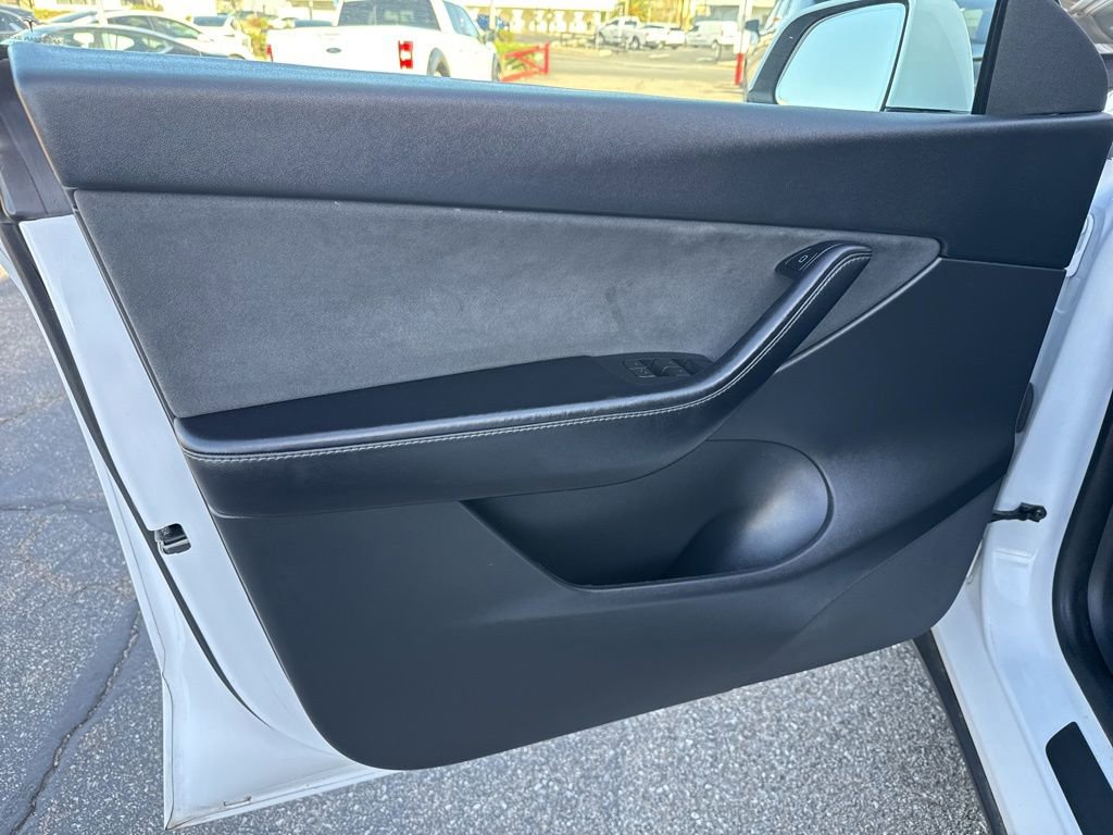 Used 2022 Tesla Model Y Long Range image 28