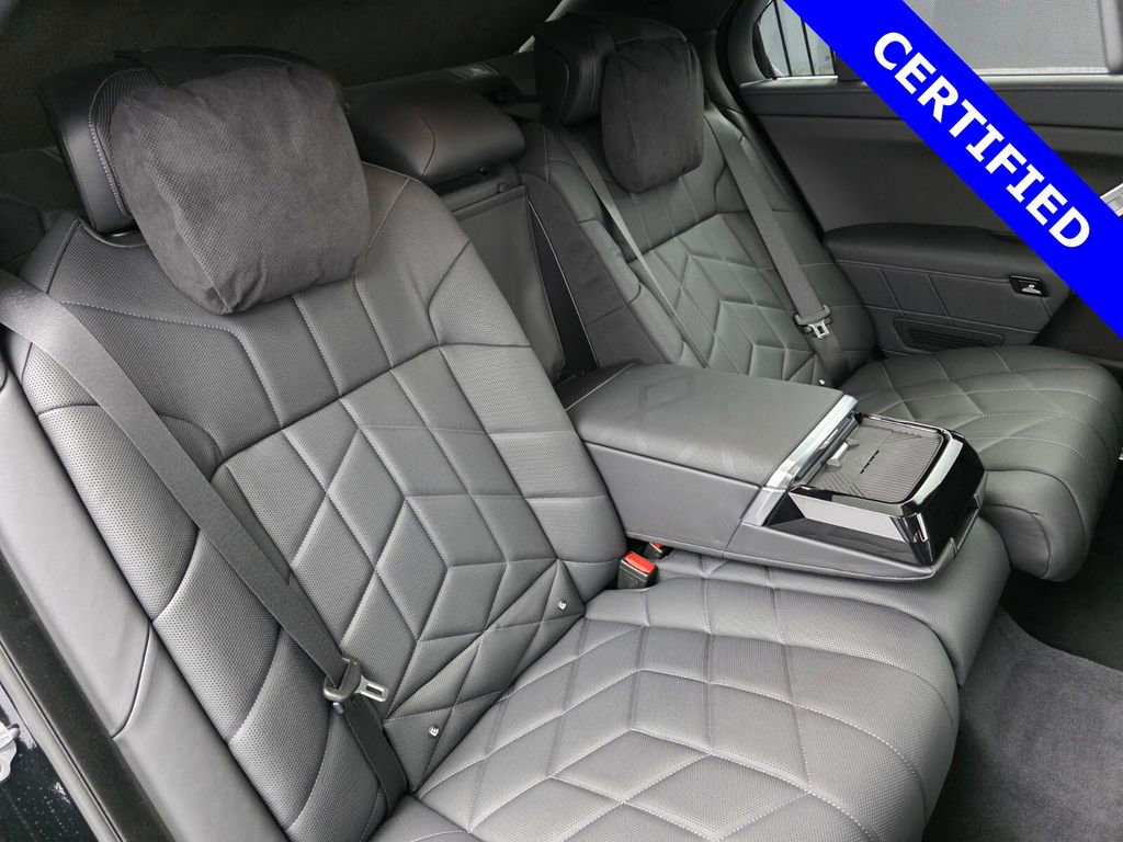 Used 2025 BMW i7 M70 w/ Executive Package image 28