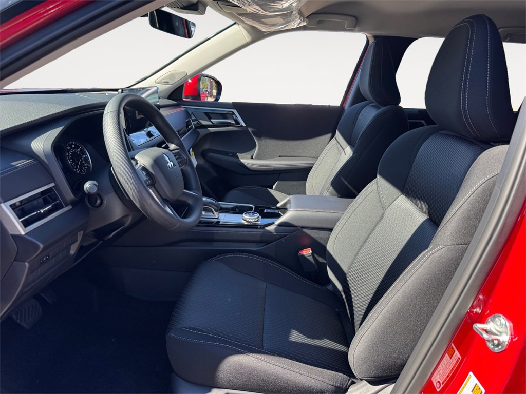 New 2025 Mitsubishi Outlander ES image 9