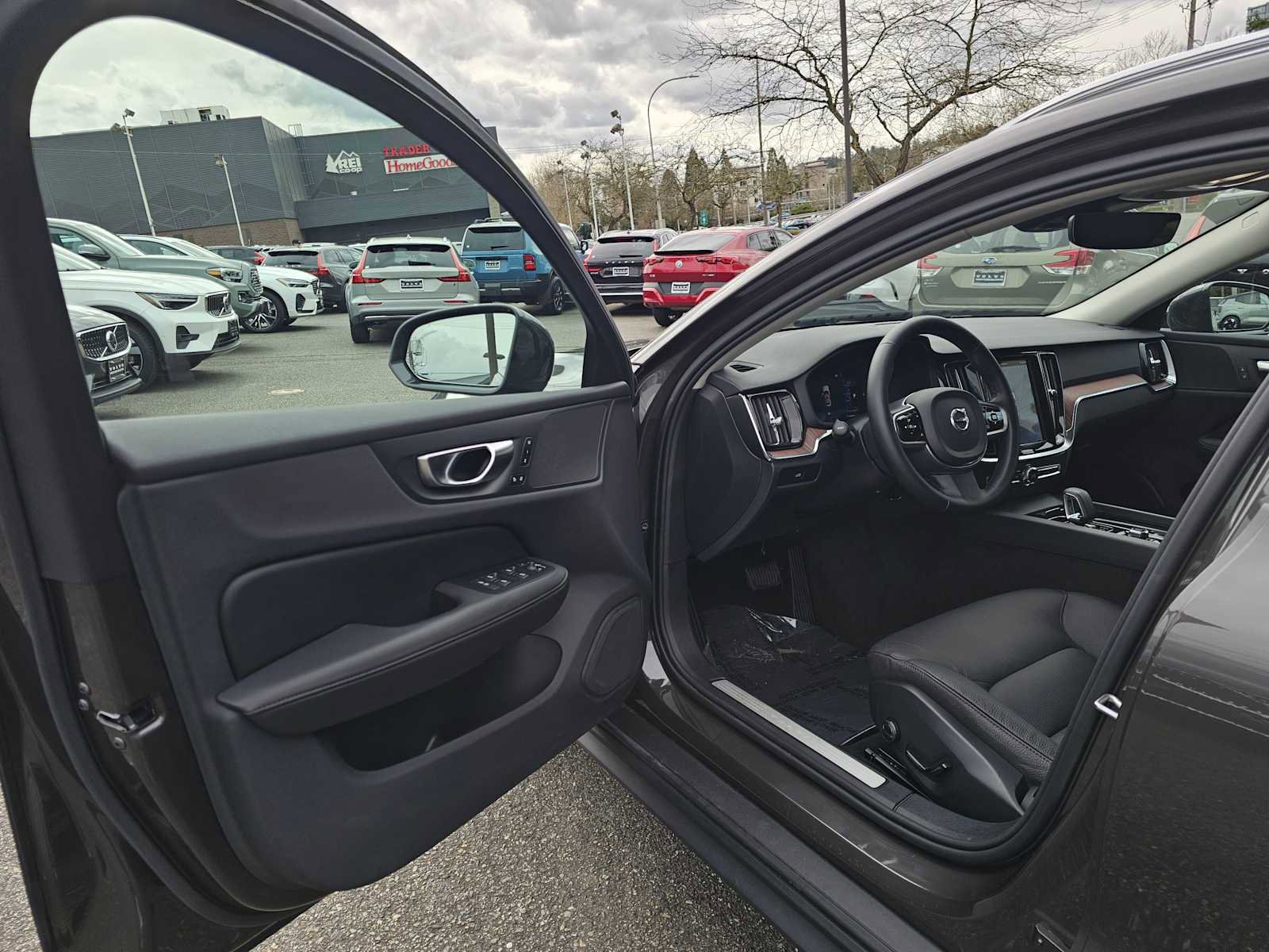 Certified 2025 Volvo V60 B5 Cross Country Plus image 22