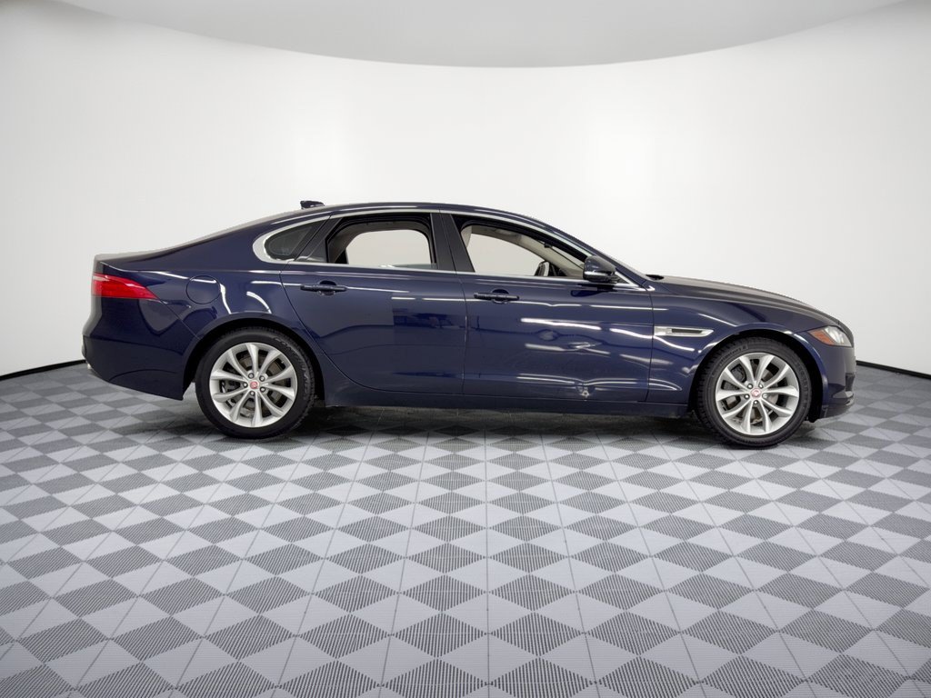 Used 2018 Jaguar XF Premium RWD image 8