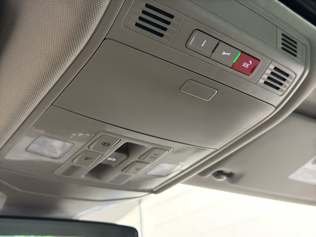 Used 2025 Volkswagen Jetta SE FWD image 29