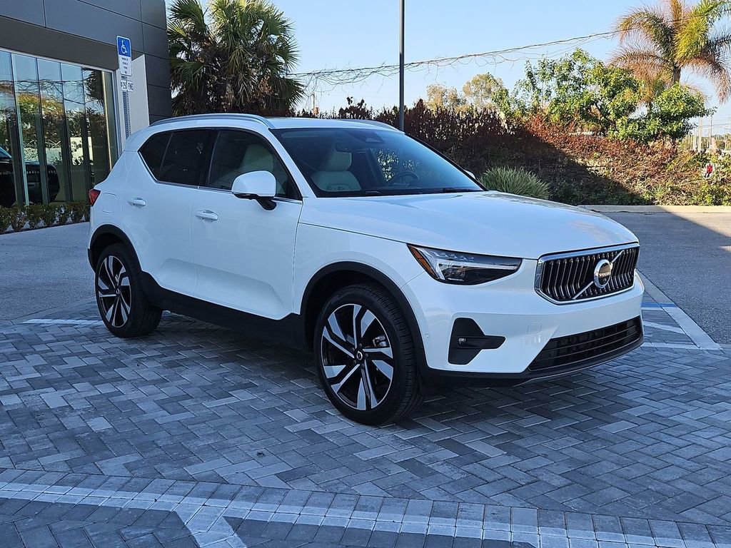 Used 2025 Volvo XC40 B5 Ultra w/ Protection Package Premier AWD/4WD image 7