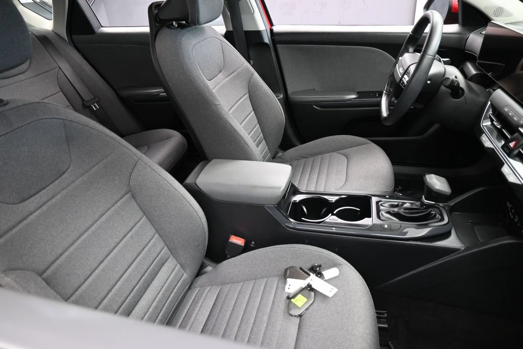 Used 2025 Kia K4 EX FWD image 42