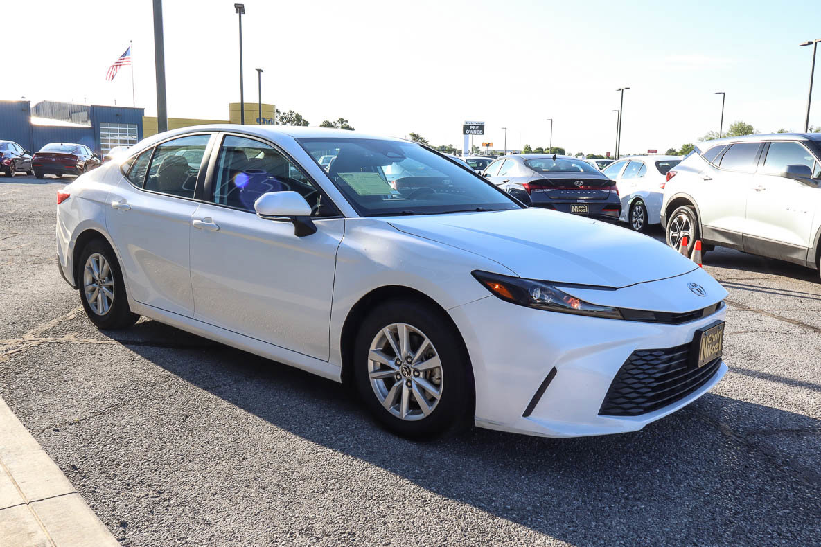 Used 2025 Toyota Camry LE FWD image 3