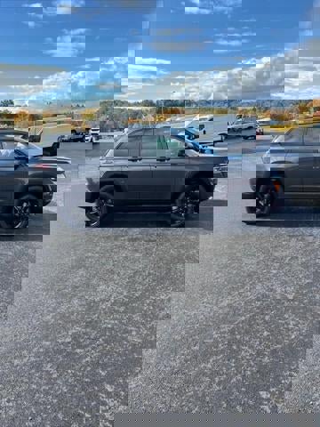 New 2025 Jeep Grand Cherokee Limited w/ Black Appearance Package image 30