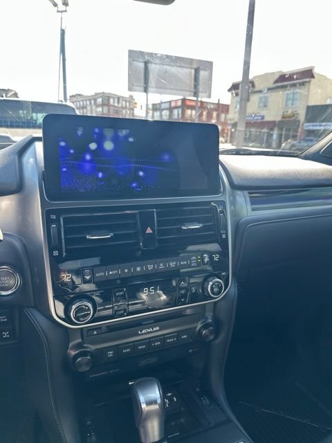Used 2023 Lexus GX 460 Luxury w/ Sport Design Package AWD/4WD image 2