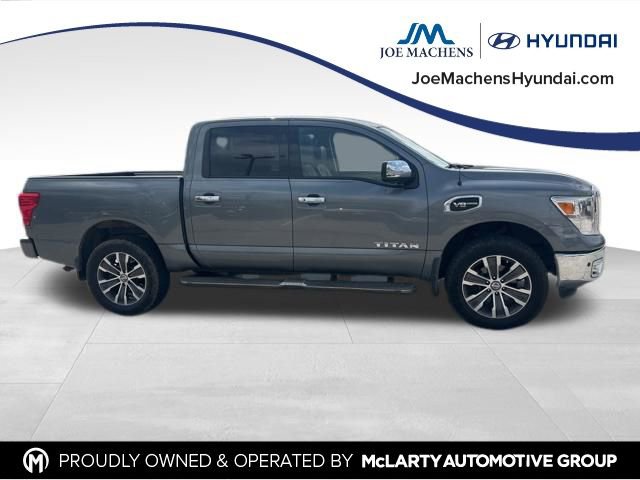 Used 2017 Nissan Titan SL image 3