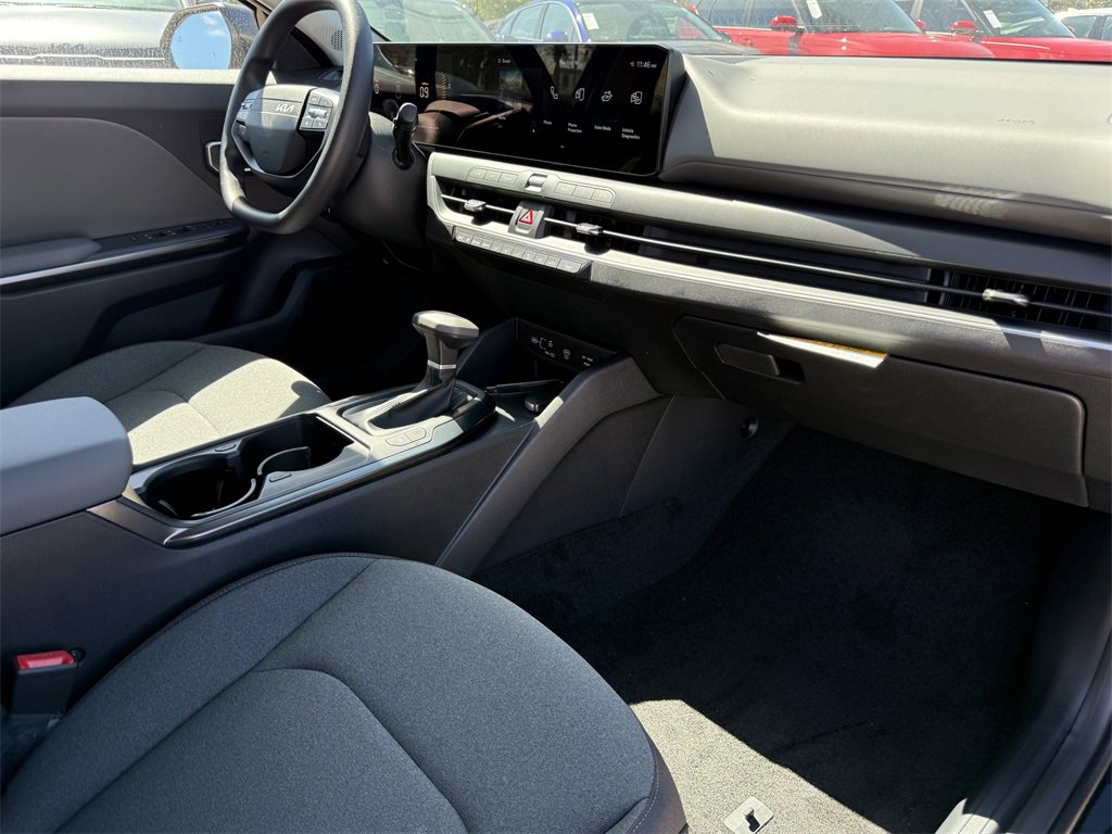 New 2025 Kia K4 LXS image 12