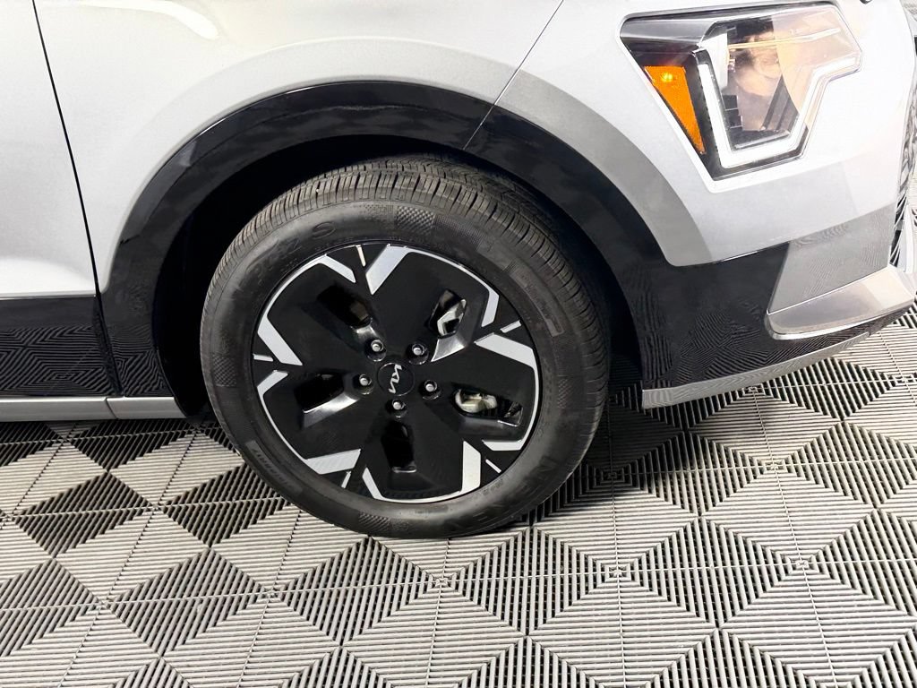 Used 2025 Kia Niro Wind w/ Wind Preserve Package FWD image 12