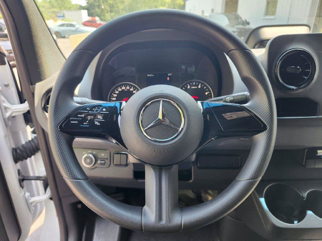 Used 2025 Mercedes-Benz Sprinter 2500 image 24