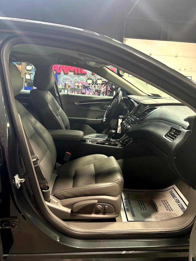 Used 2014 Chevrolet Impala LT w/ Convenience Package image 18