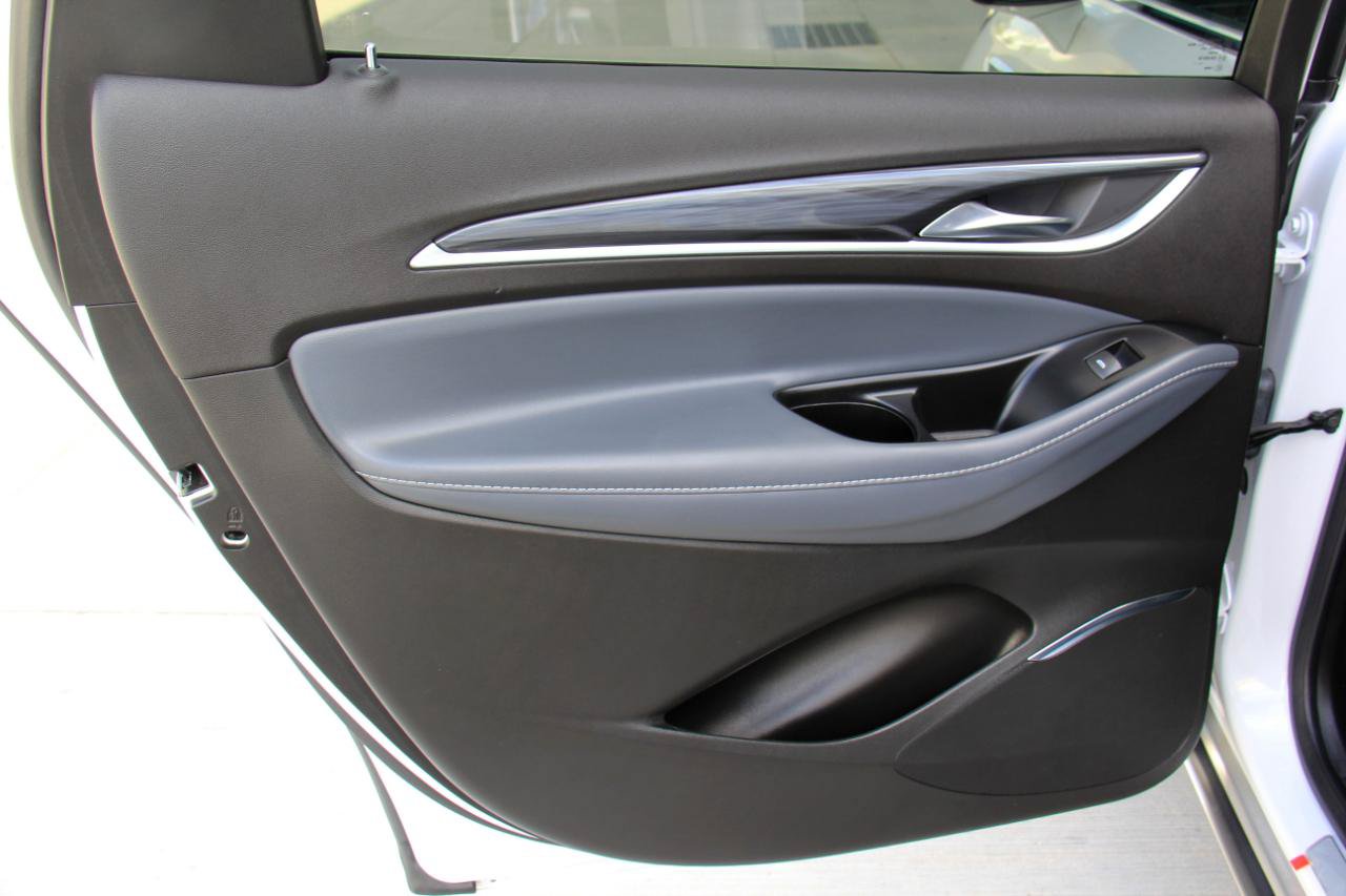 Used 2024 Buick Enclave Essence FWD image 24