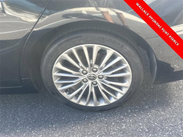 Used 2022 Toyota Avalon Limited image 11