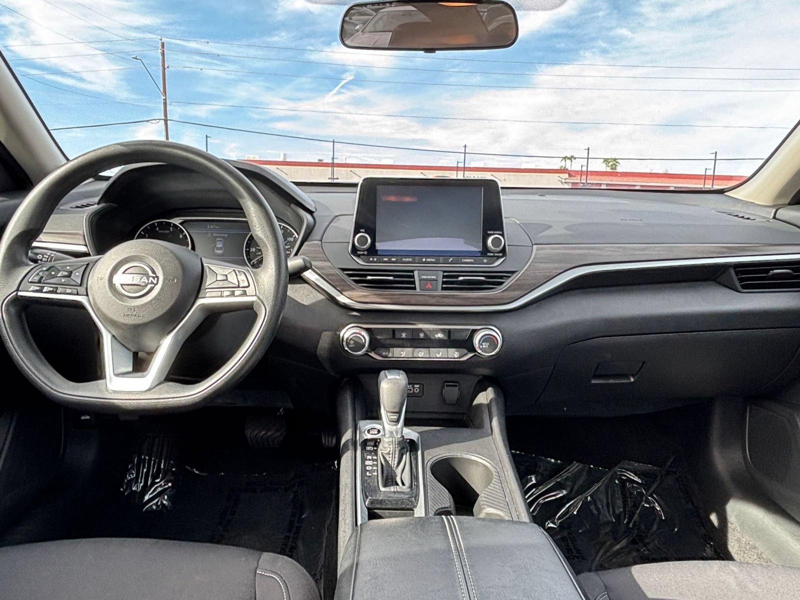 Used 2025 Nissan Altima 2.5 SV FWD image 32