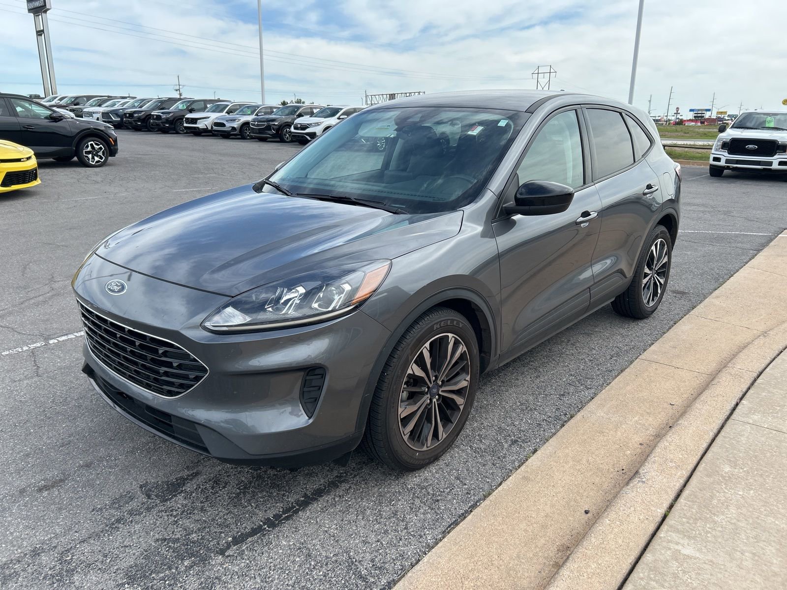 Used 2021 Ford Escape SE w/ SE Sport Appearance Package image 1