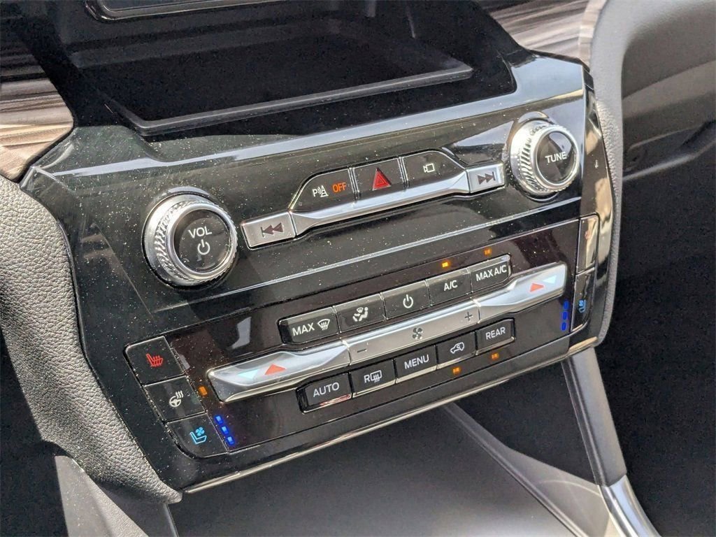 Used 2023 Ford Explorer Limited image 35