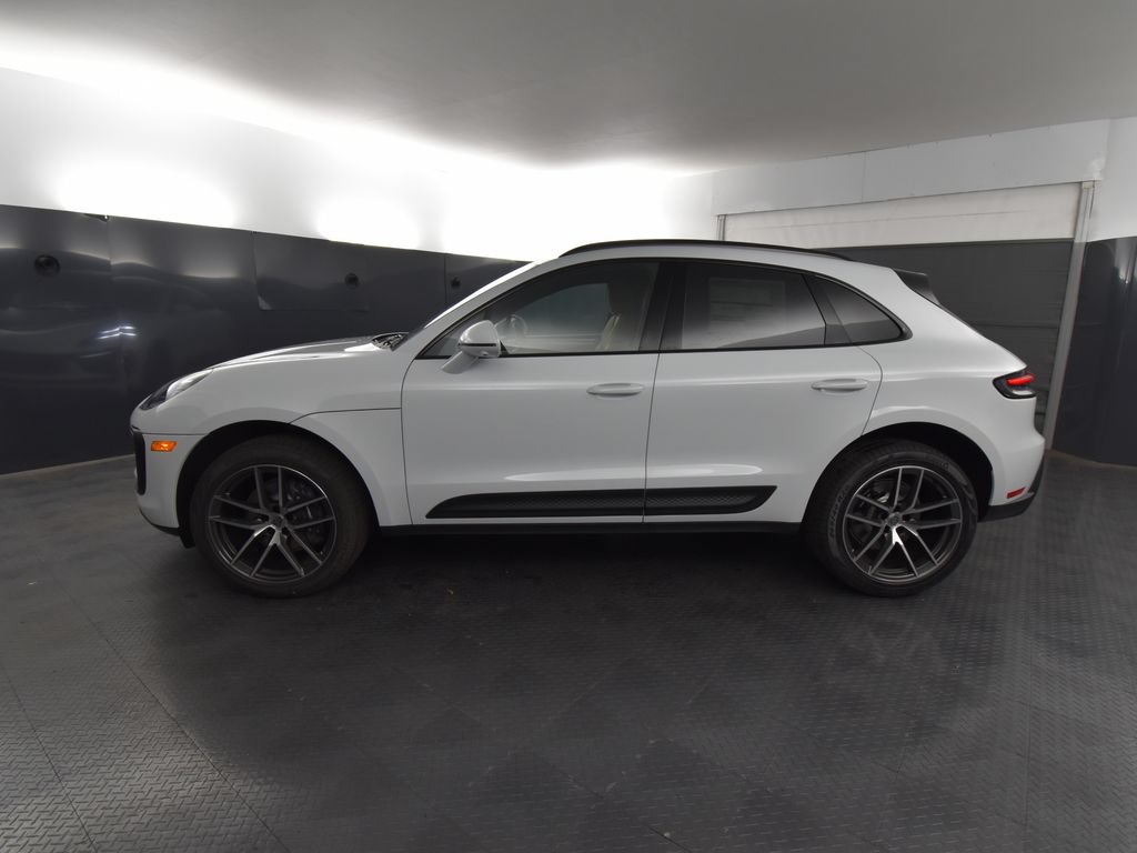 Used 2026 Porsche Macan AWD/4WD image 2