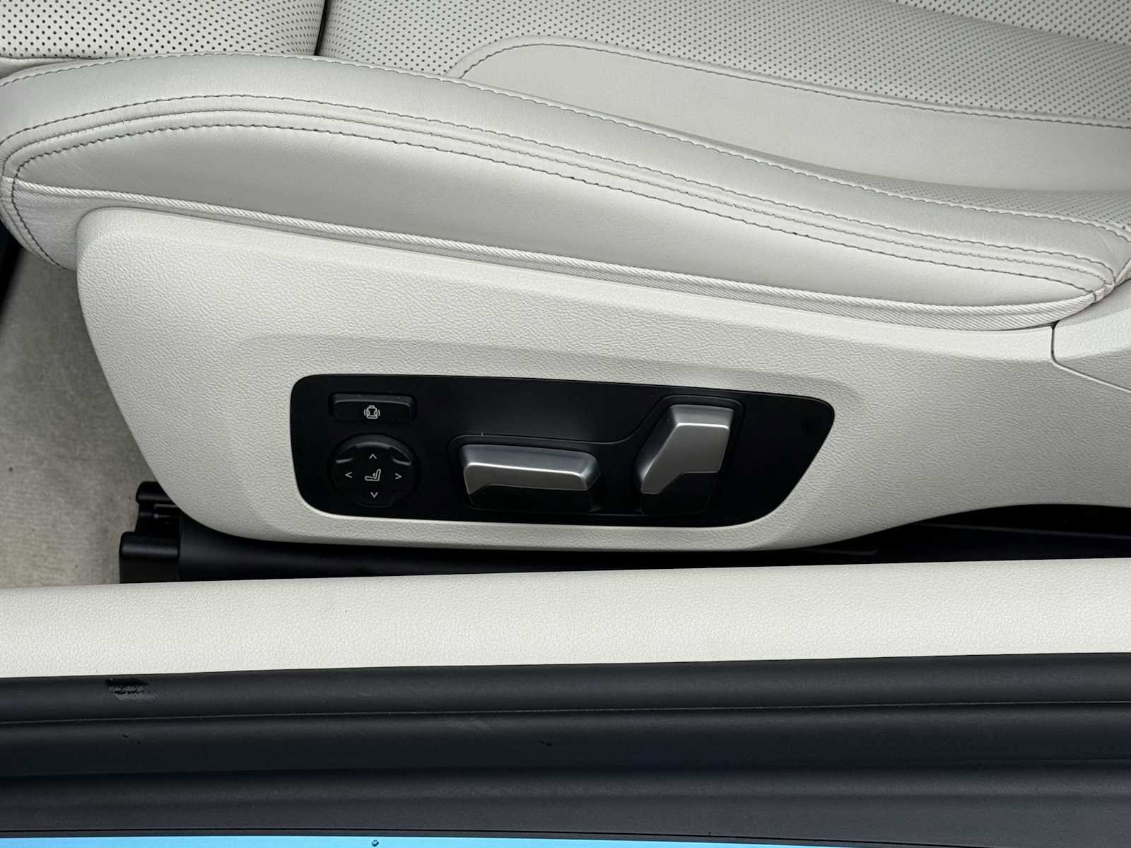 New 2026 BMW M850i xDrive Convertible image 17