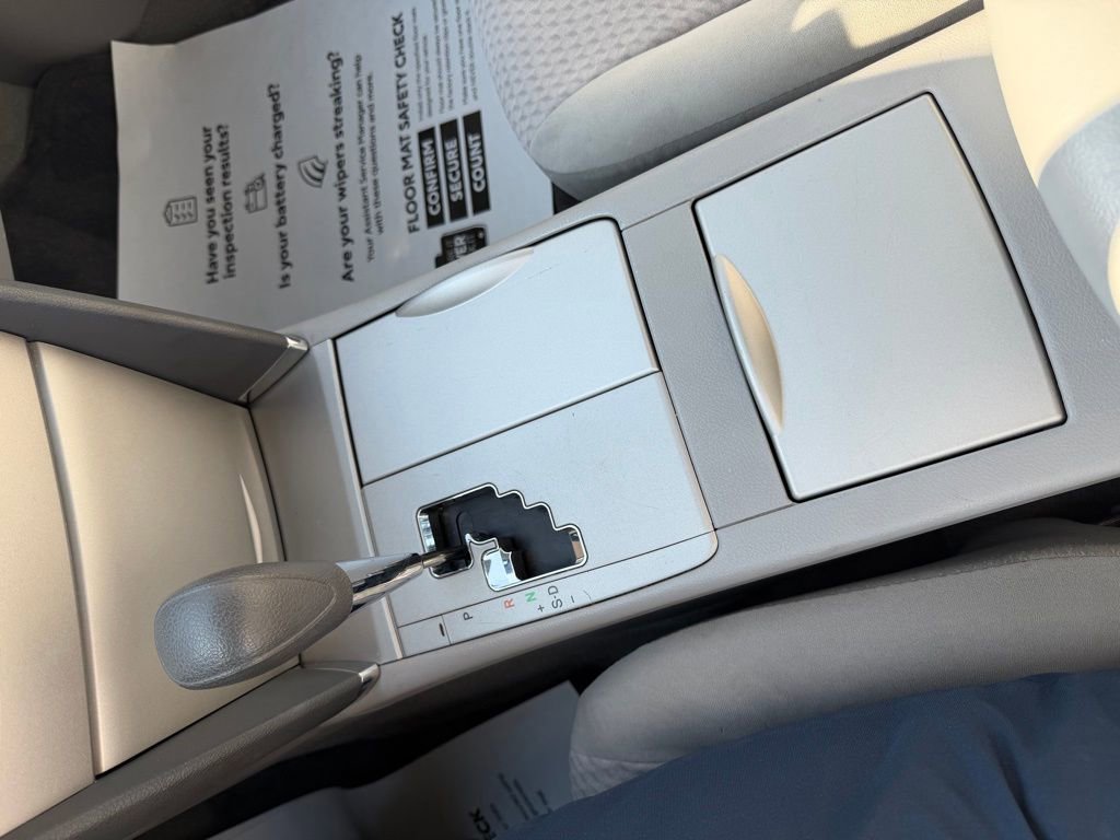 Used 2011 Toyota Camry LE FWD image 17