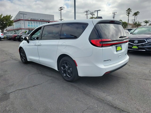 New 2023 Chrysler Pacifica Touring-L w/ S Appearance Package image 3