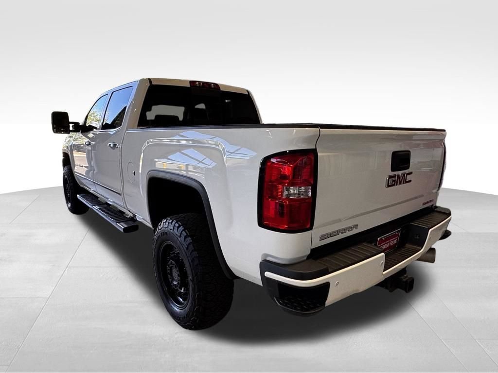 Used 2019 GMC Sierra 2500 Denali w/ Duramax Plus Package AWD/4WD image 4