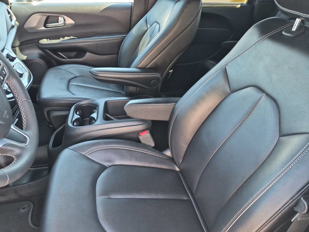 Used 2025 Chrysler Pacifica Select FWD image 14