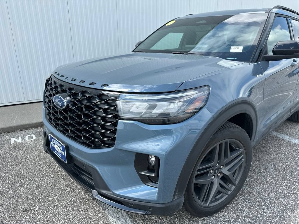 Used 2026 Ford Explorer ST-Line w/ ST-Line Street Pack AWD/4WD image 2