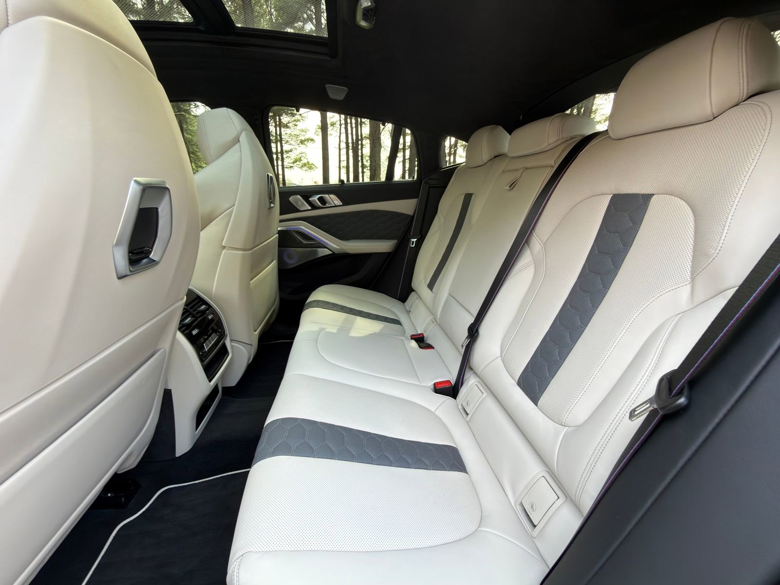 Used 2025 BMW X6 M Competition w/ Executive Package image 14