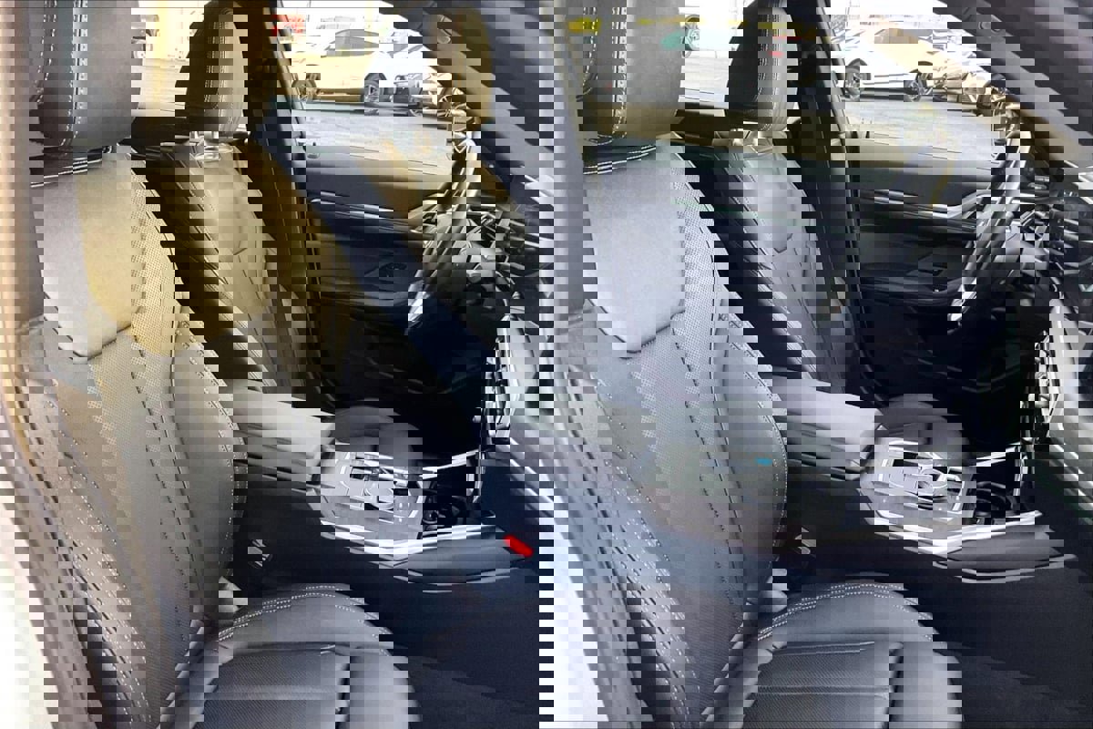 Used 2023 BMW i4 eDrive40 image 7