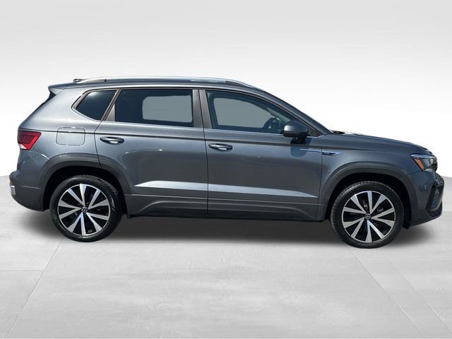Used 2023 Volkswagen Taos SE w/ Panoramic Sunroof Package image 8