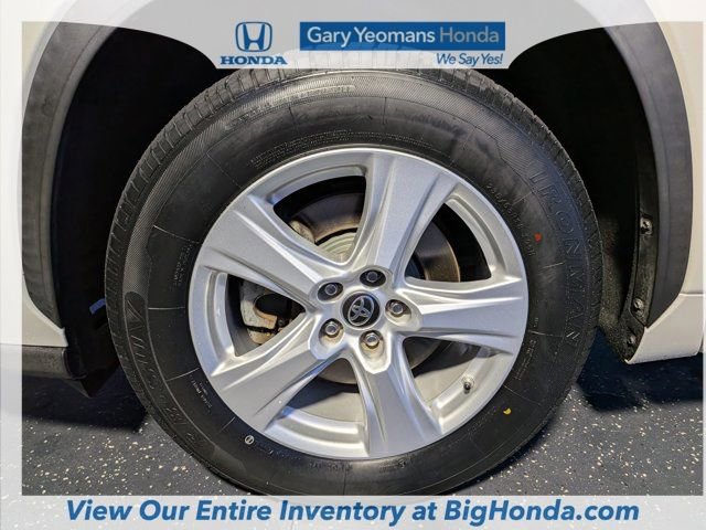 Used 2020 Toyota Highlander L FWD image 11