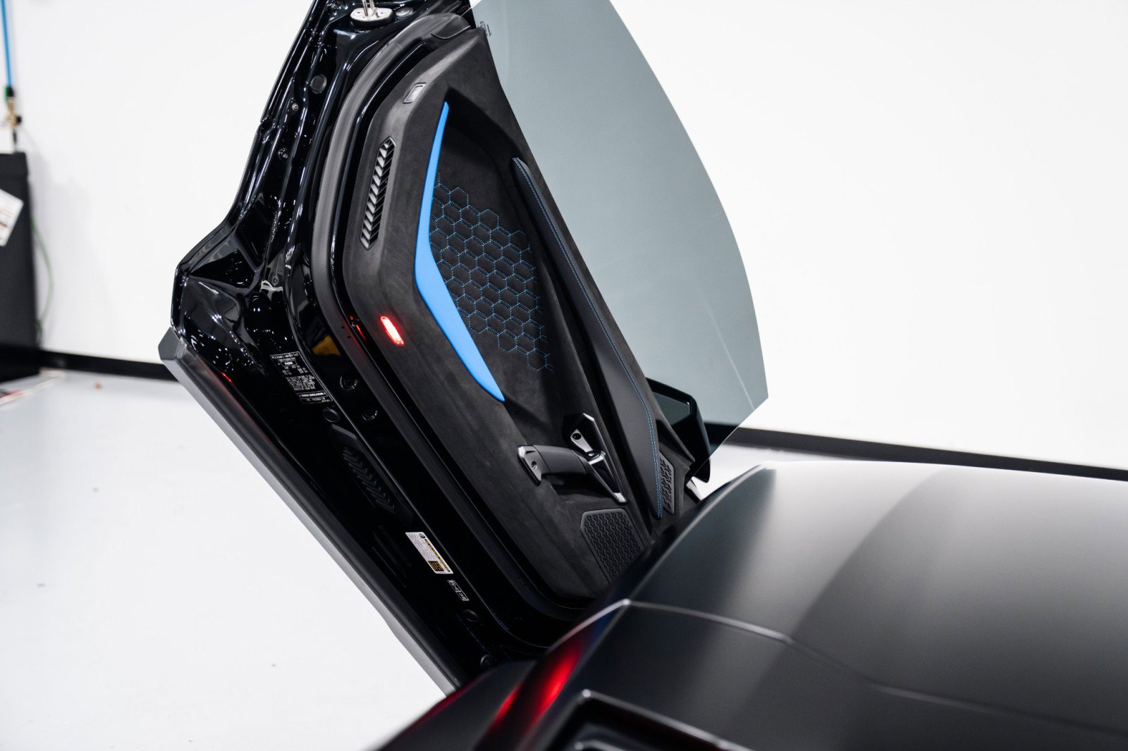 Used 2025 Lamborghini Revuelto image 19