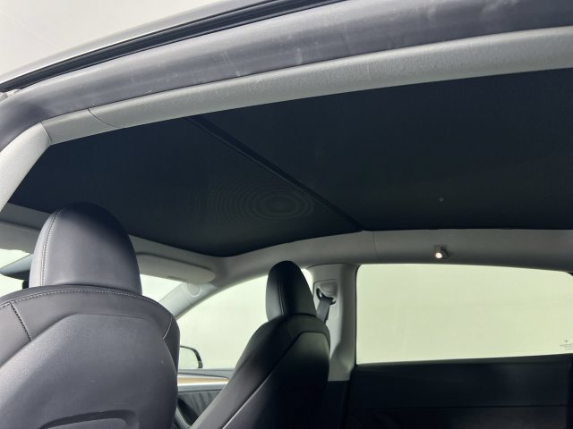 Used 2023 Tesla Model Y Performance AWD/4WD image 16