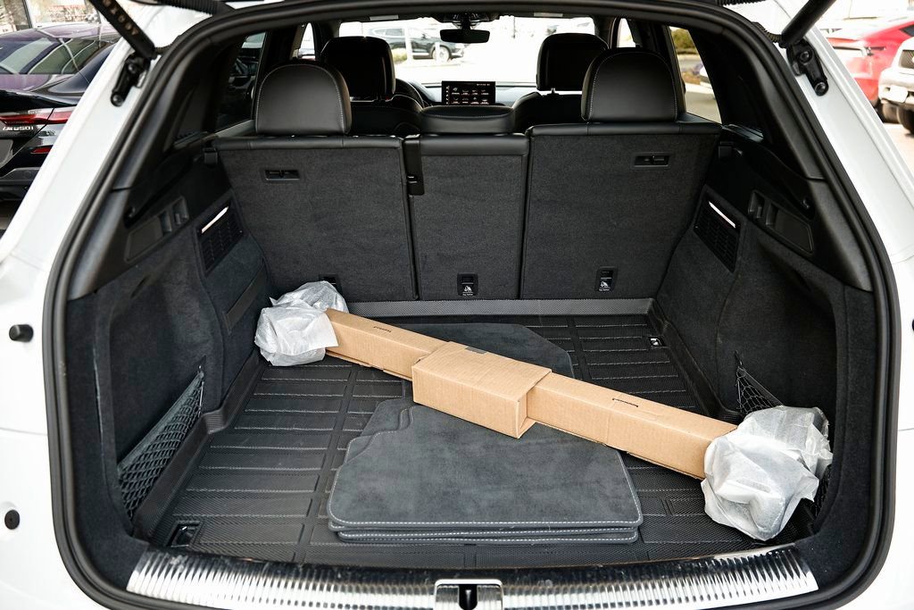 Used 2024 Audi SQ5 Premium Plus w/ Premium Plus Package image 29