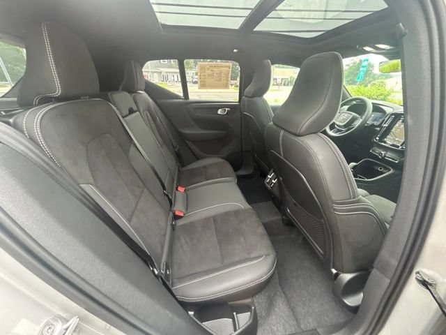 Certified 2025 Volvo XC40 B5 Plus AWD/4WD image 13