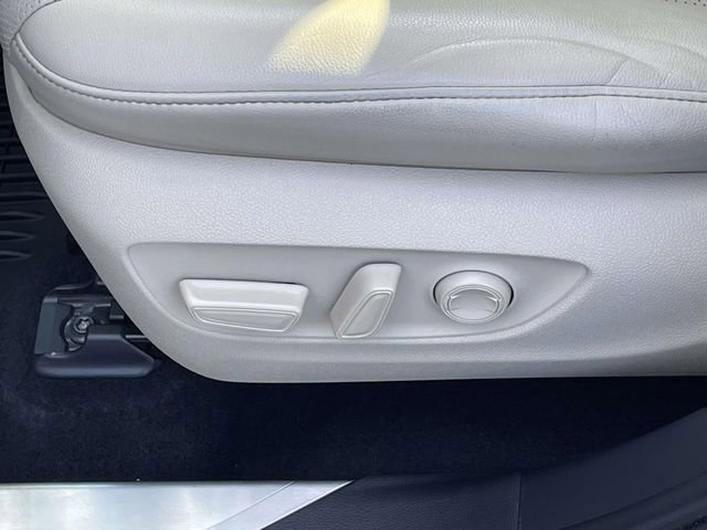 Used 2021 Toyota Highlander Platinum image 16