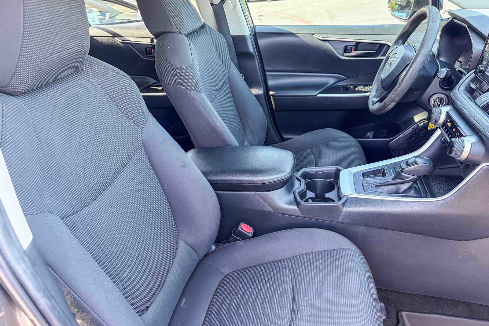 Used 2019 Toyota RAV4 LE image 15
