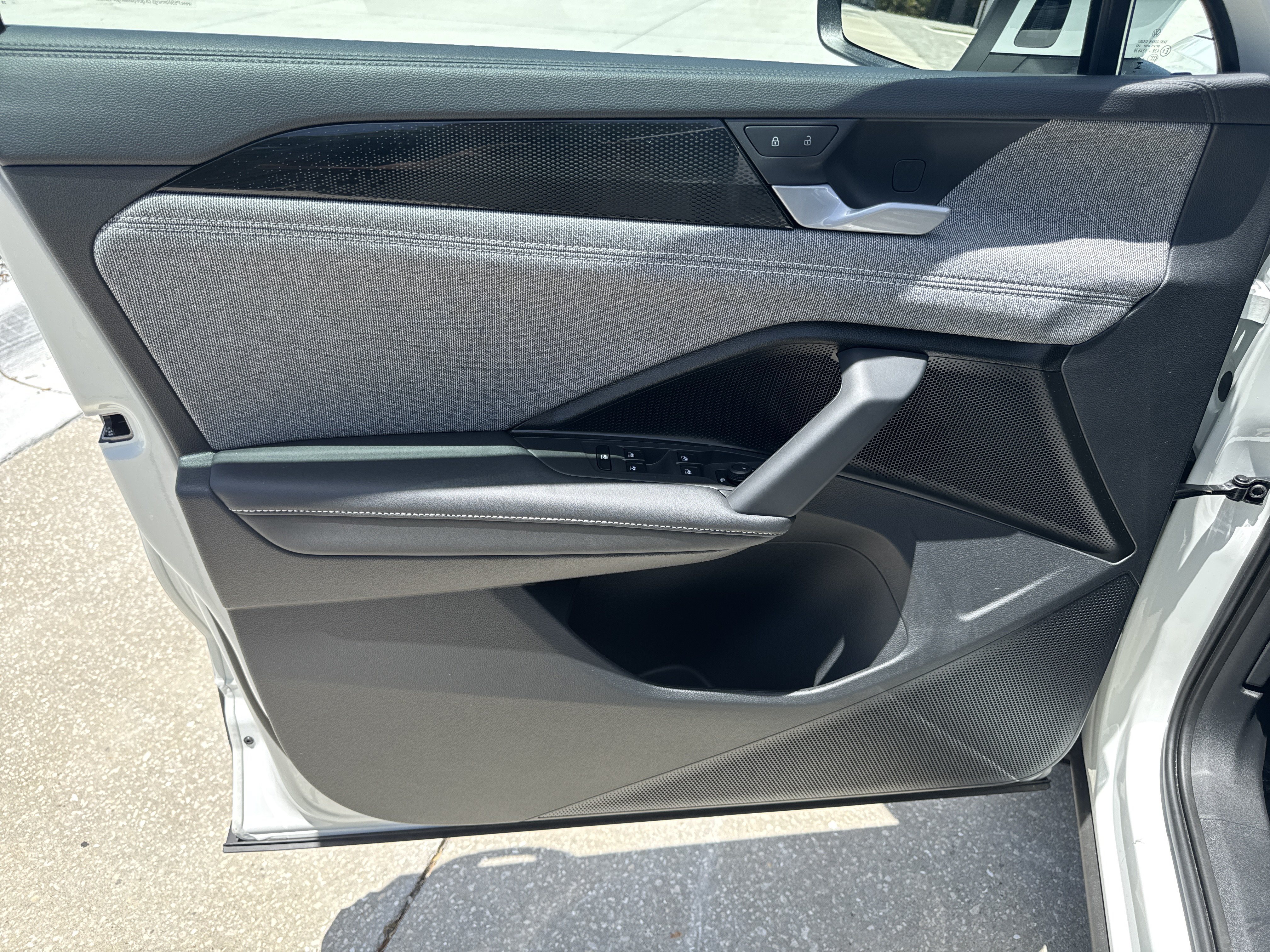 Certified 2025 Volkswagen Tiguan S FWD image 21