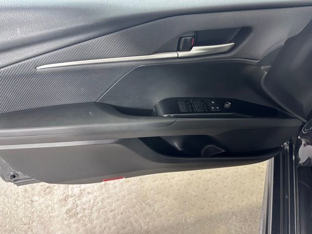 Used 2025 Toyota Camry SE w/ Convenience Package image 18