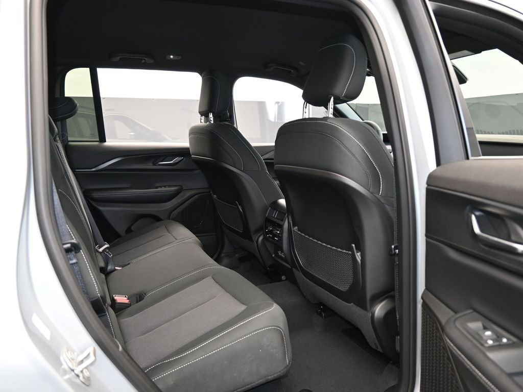 Used 2024 Jeep Grand Cherokee Laredo w/ Trailer Tow Package image 24