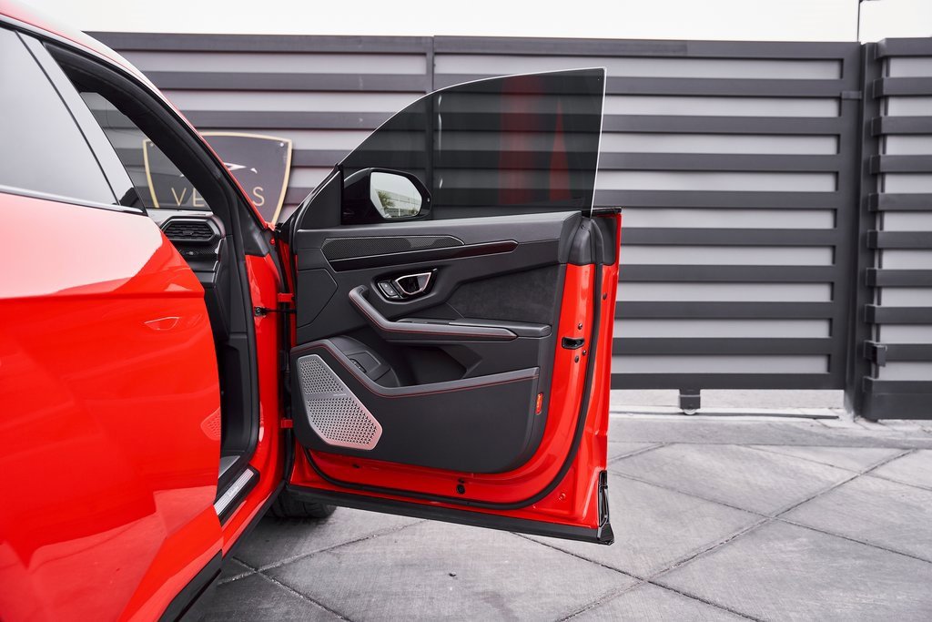 Used 2021 Lamborghini Urus image 23