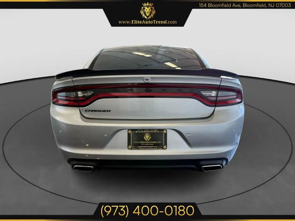 Used 2022 Dodge Charger SXT w/ Blacktop Package image 5