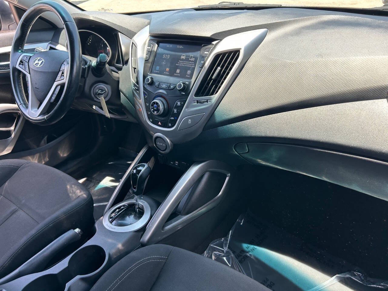 Used 2017 Hyundai Veloster FWD image 13