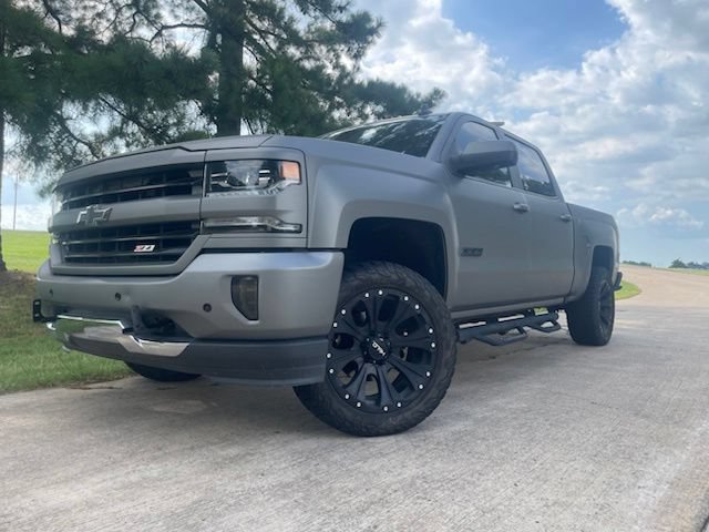 Used 2017 Chevrolet Silverado 1500 LTZ Z71 w/ Realtree Edition AWD/4WD image 6