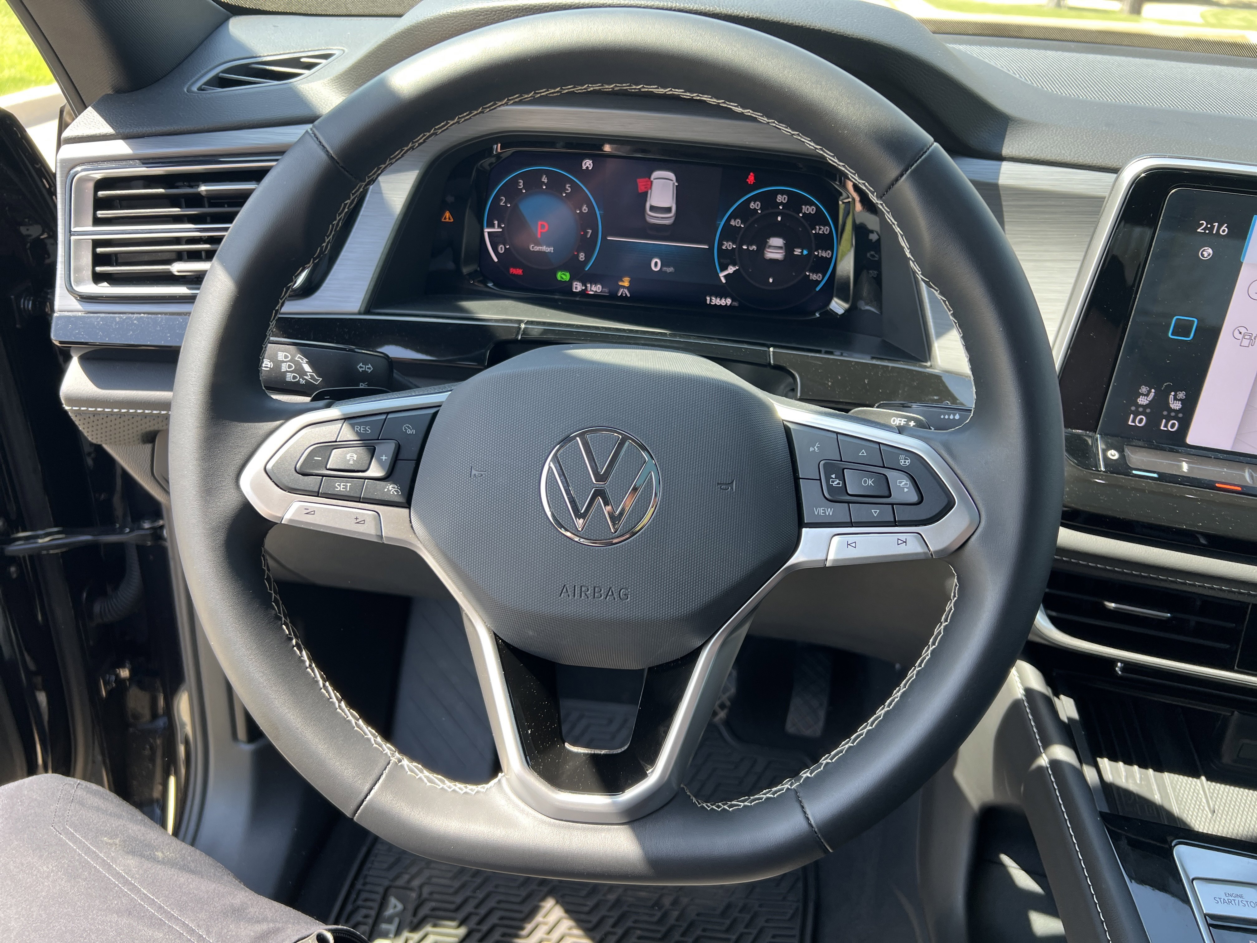 Certified 2025 Volkswagen Atlas Cross Sport SE w/ Panoramic Sunroof Package FWD image 17