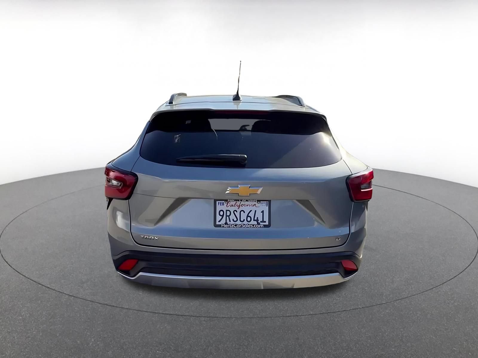 Used 2025 Chevrolet Trax LT FWD image 12