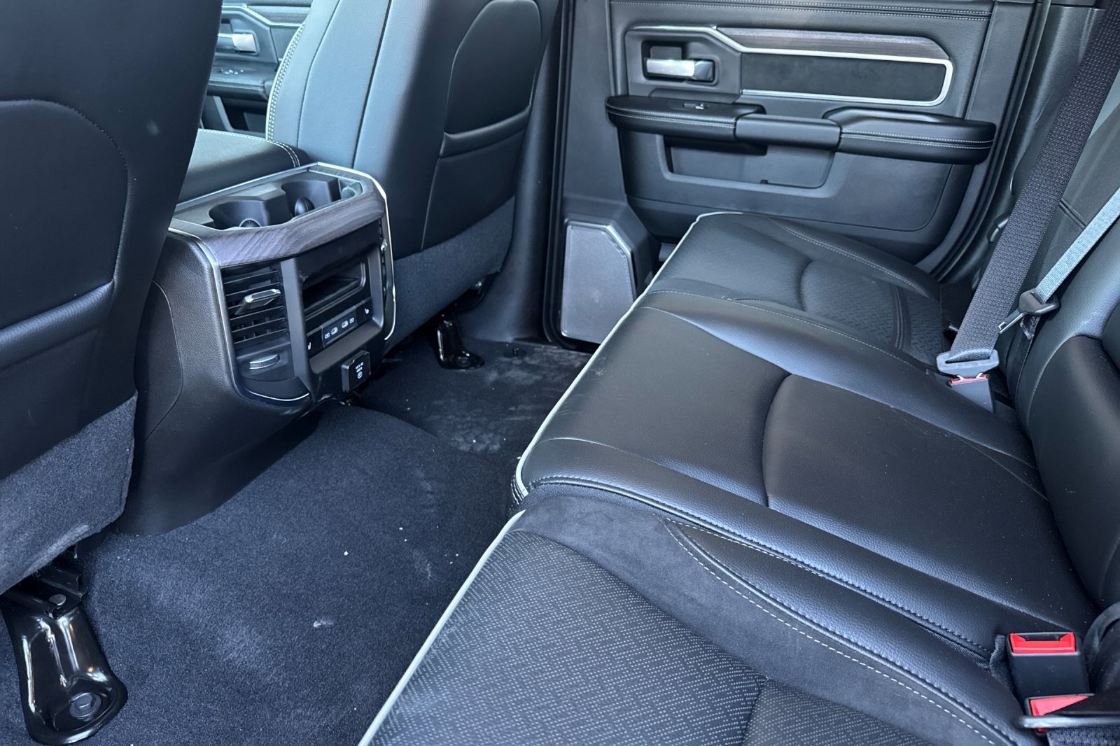New 2026 RAM 2500 Laramie AWD/4WD image 11
