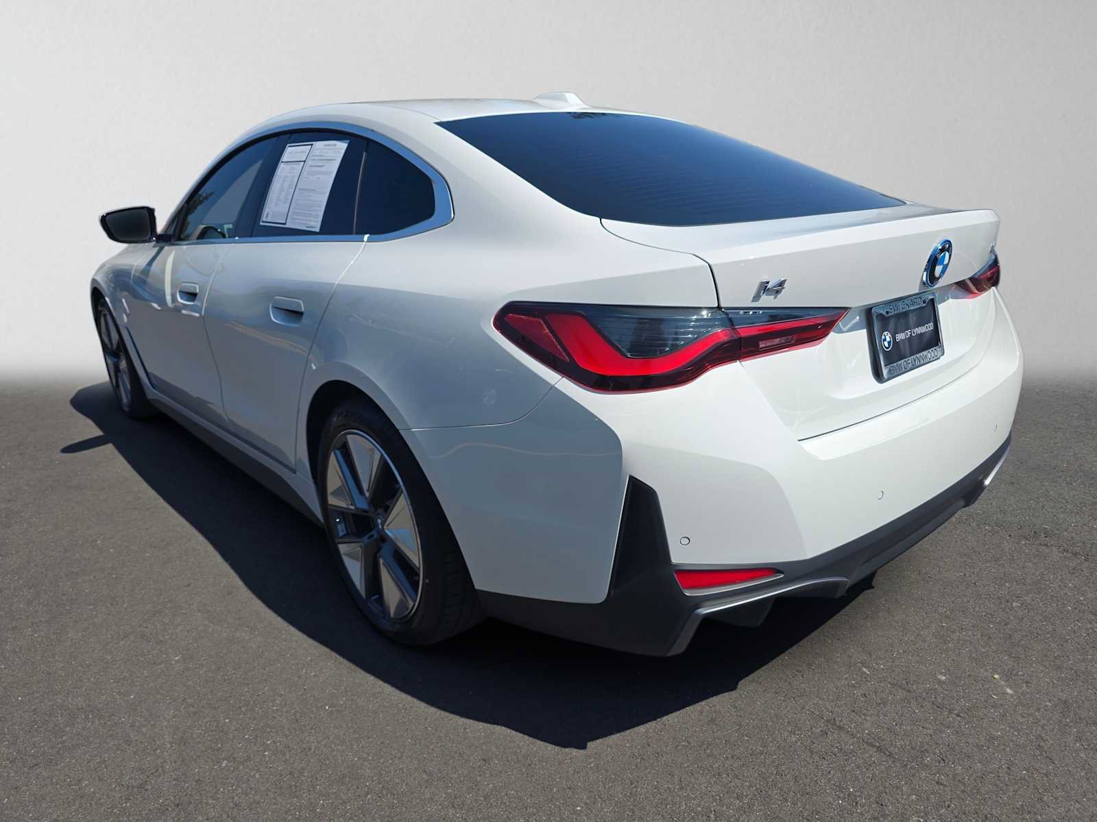 Used 2023 BMW i4 eDrive40 RWD image 5